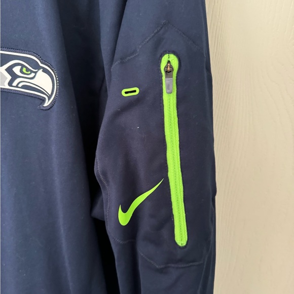 Men’s Seattle Seahawk zippered jacket size large - Picture 2 of 4